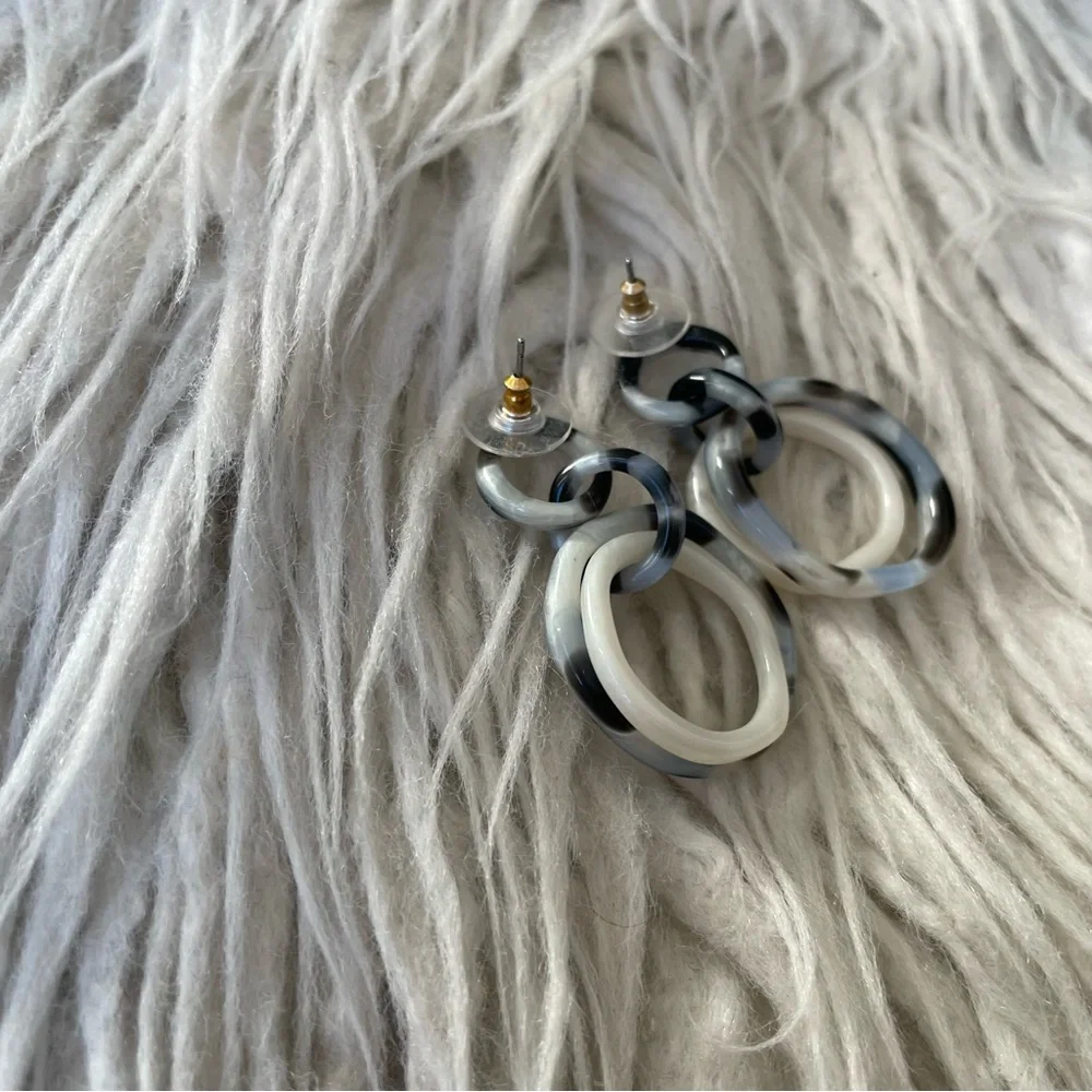 Lele Sadoughi Small Twig Banded Blue Opal White Marble Acetate Dangle Hoops EUC - Picture 6 of 9